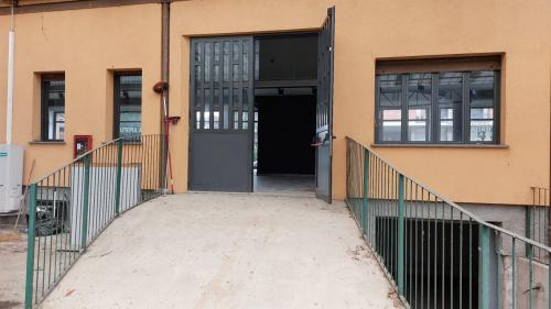 Attività commerciale in vendita a Limbiate