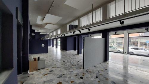 Attività commerciale in vendita a Limbiate
