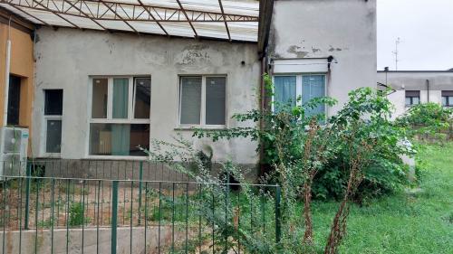 Attività commerciale in vendita a Limbiate