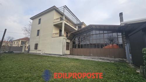 Altro in vendita a Varedo