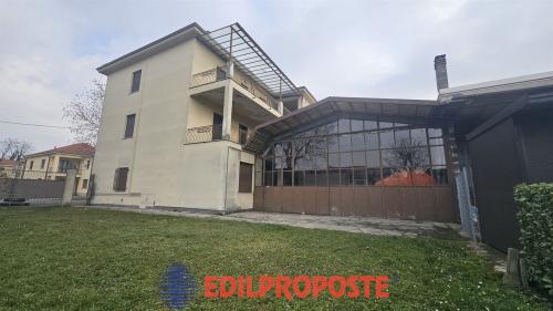 Altro in vendita a Varedo
