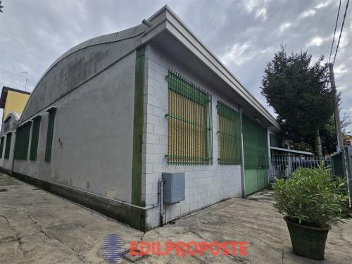 Capannone in vendita a Limbiate