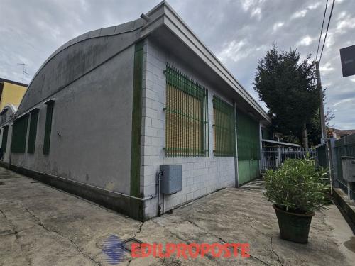 Capannone in vendita a Limbiate