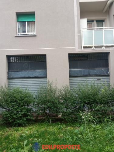 Locale commerciale in vendita a Limbiate