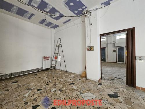 Locale commerciale in vendita a Limbiate