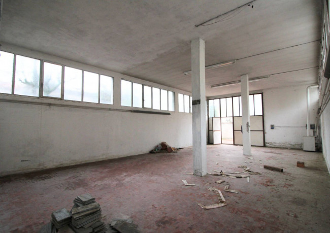 Deposito in vendita a Nova Milanese