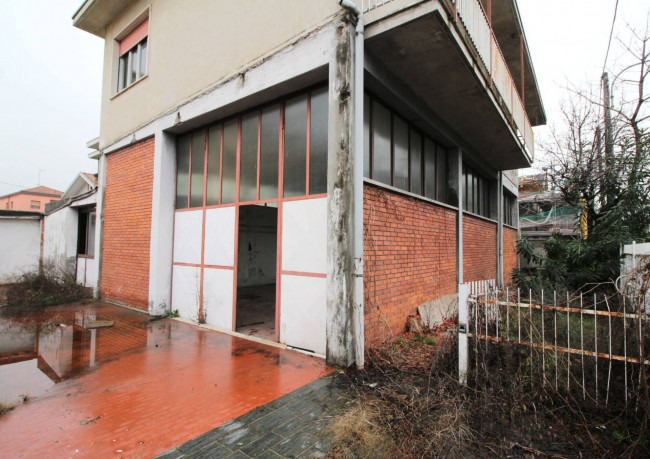 Deposito in vendita a Nova Milanese