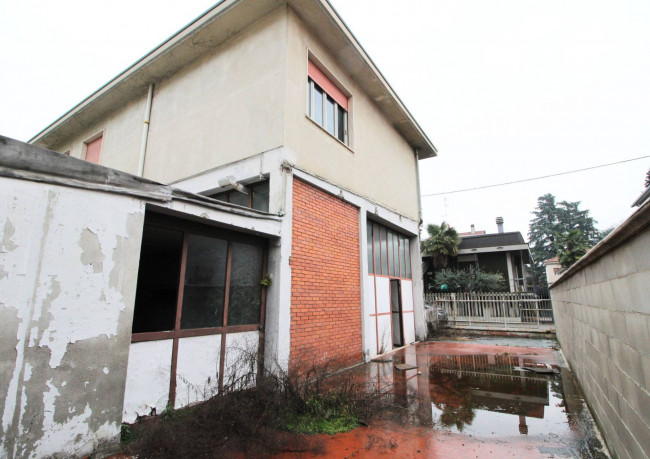 Deposito in vendita a Nova Milanese