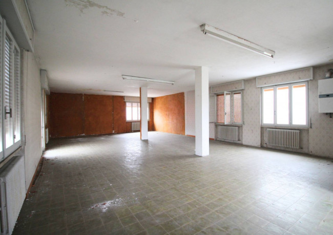 Deposito in vendita a Nova Milanese