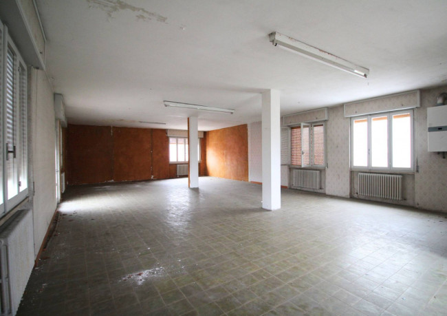 Deposito in vendita a Nova Milanese