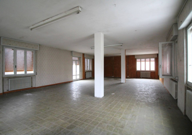 Deposito in vendita a Nova Milanese