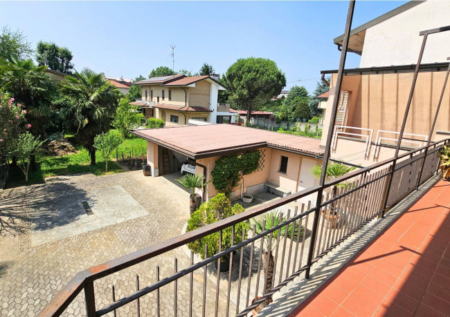 Villa bifamiliare in vendita a Limbiate