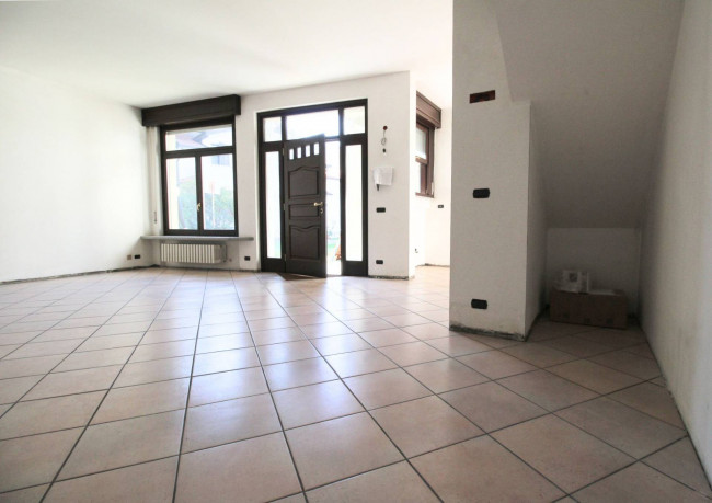 Casa Indipendente in vendita a Varedo