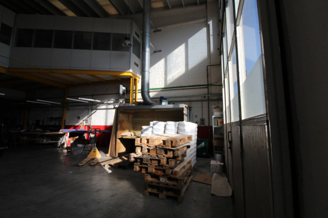 Capannone in vendita a Bovisio-Masciago