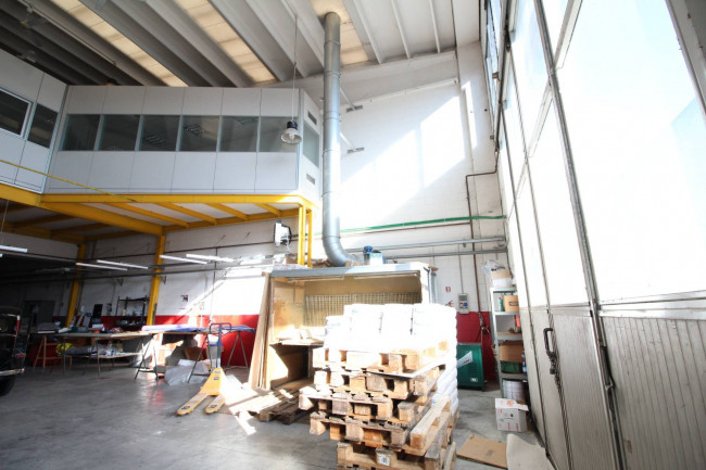 Capannone in vendita a Bovisio-Masciago