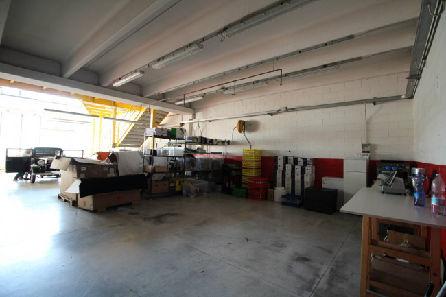 Capannone in vendita a Bovisio-Masciago