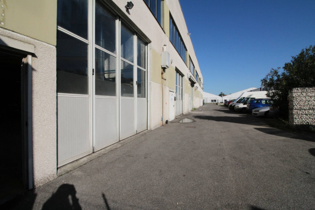 Capannone in vendita a Bovisio-Masciago