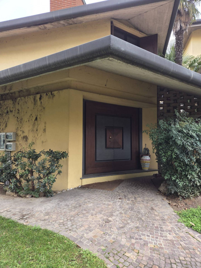 Villa bifamiliare in affitto a Lissone