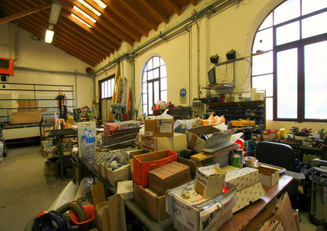 Capannone in vendita a Paderno Dugnano