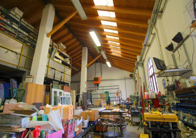 Capannone in vendita a Paderno Dugnano