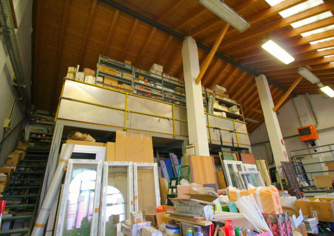 Capannone in vendita a Paderno Dugnano