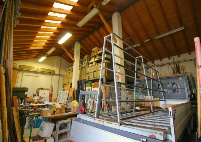 Capannone in vendita a Paderno Dugnano