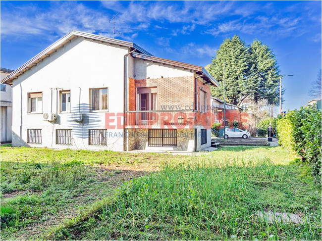 Villa in vendita a Limbiate