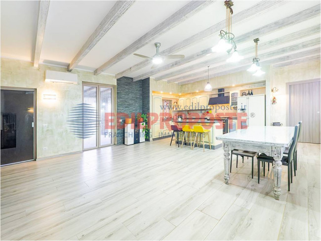 Casa Indipendente in vendita a Varedo