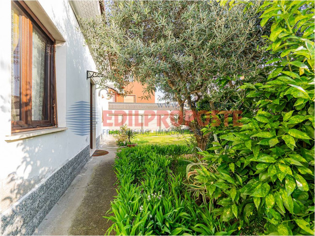 Villa in vendita a Limbiate