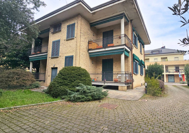 Villa bifamiliare in vendita a Limbiate