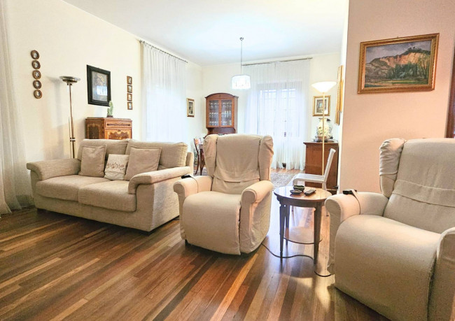 Villa bifamiliare in vendita a Limbiate