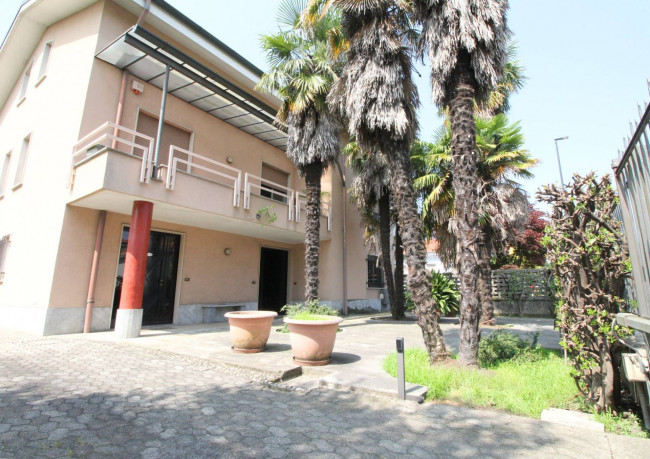 Villa bifamiliare in vendita a Limbiate