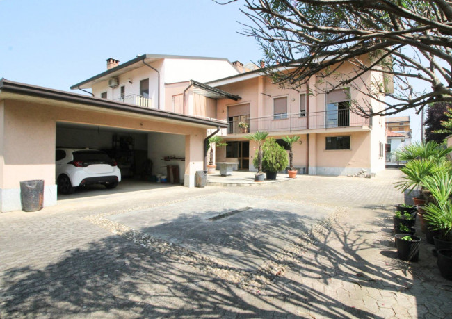 Villa bifamiliare in vendita a Limbiate