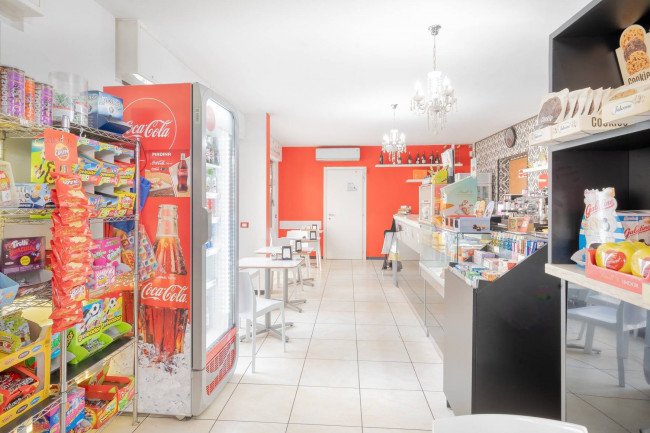 Attività commerciale in vendita a Varedo