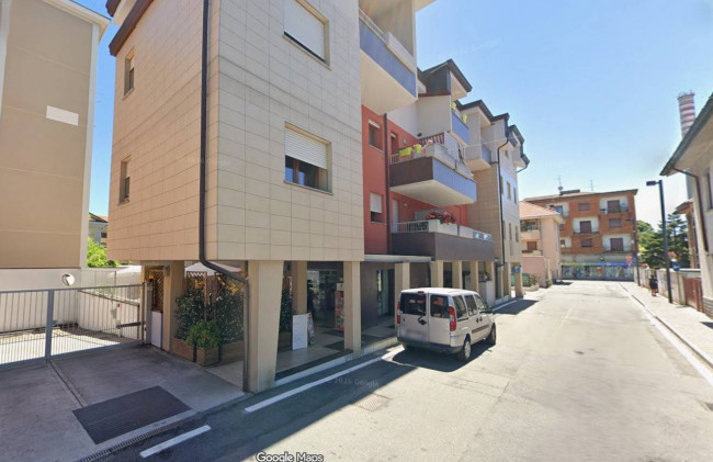 Attività commerciale in vendita a Varedo