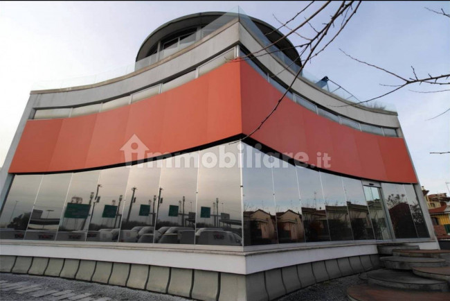 Locale commerciale in vendita a Monza