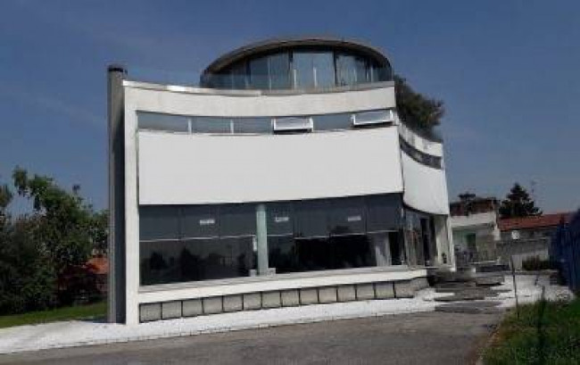 Locale commerciale in vendita a Monza