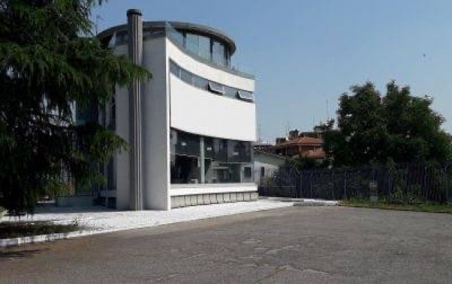 Locale commerciale in vendita a Monza