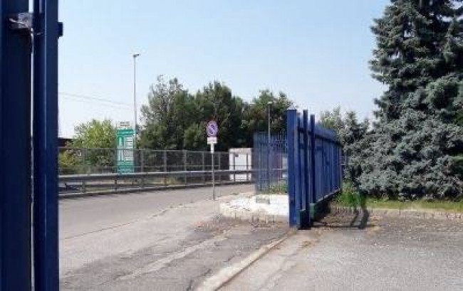 Locale commerciale in vendita a Monza