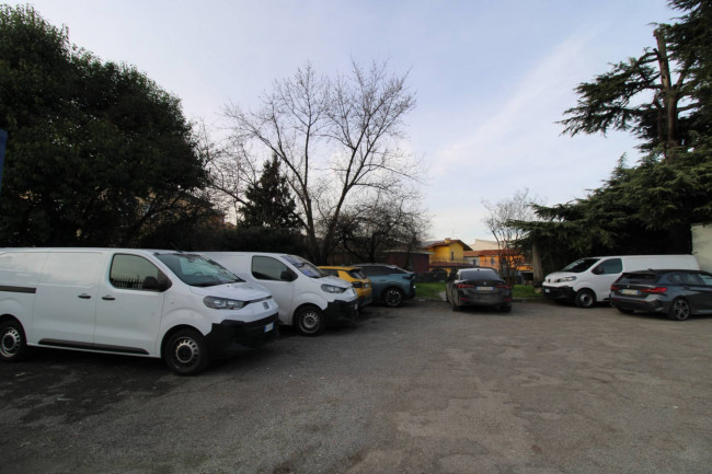 Locale commerciale in vendita a Monza