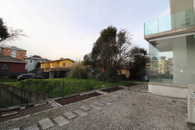 Locale commerciale in vendita a Monza