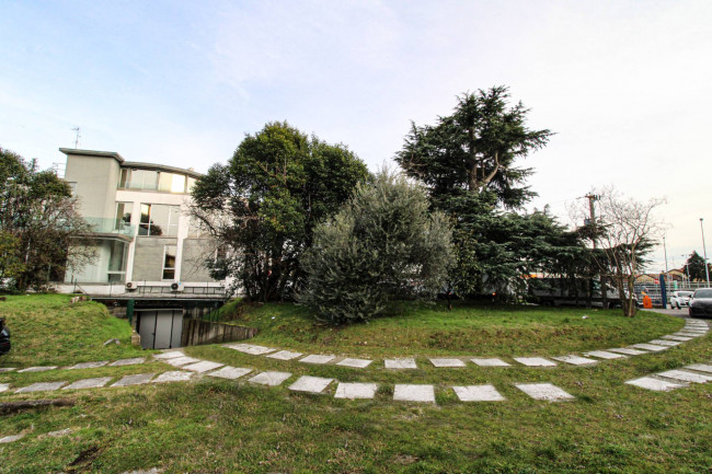 Locale commerciale in vendita a Monza