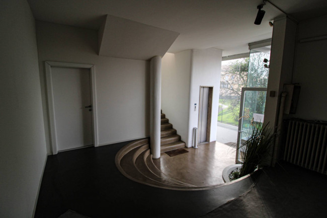 Locale commerciale in vendita a Monza