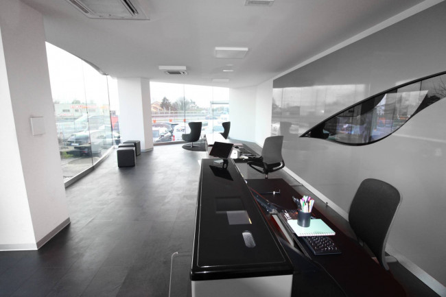 Locale commerciale in vendita a Monza