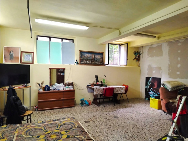 Locale commerciale in vendita a Limbiate