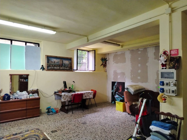 Locale commerciale in vendita a Limbiate