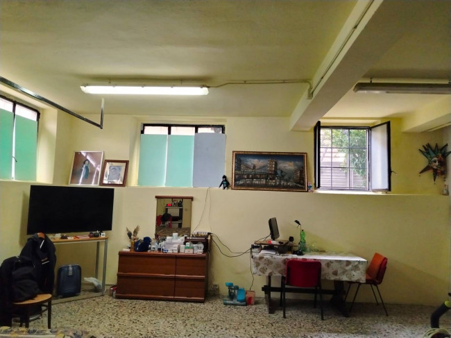 Locale commerciale in vendita a Limbiate