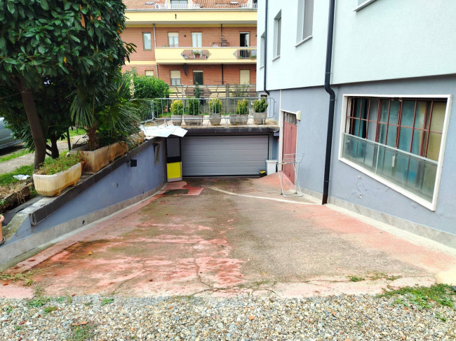 Locale commerciale in vendita a Limbiate