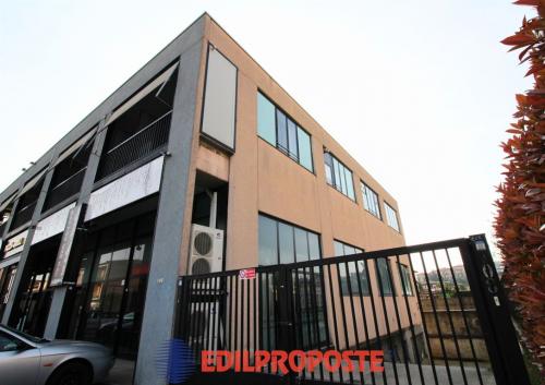 Locale commerciale in vendita a Cesano Maderno