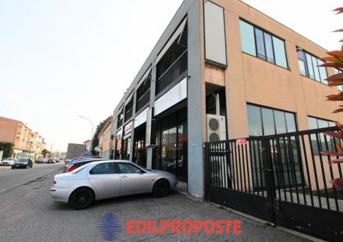 Locale commerciale in vendita a Cesano Maderno